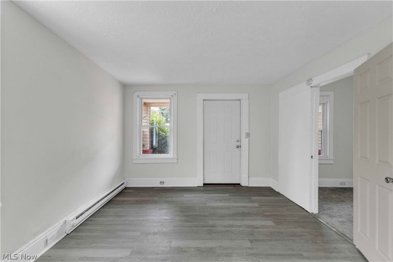 7408 Wentworth Avenue, Cleveland, OH - Photo 8