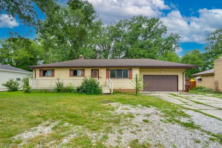 2484 Dover Center Road, Westlake, OH - Photo 2