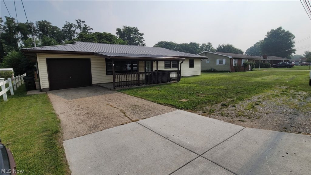 2309 Rockland Avenue, Belpre, OH