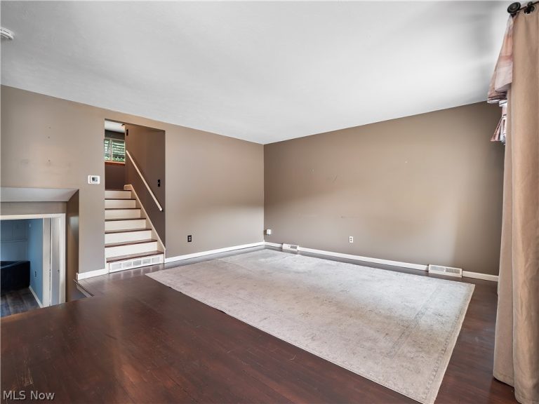4402 Valleyside Road, Cleveland, OH - Photo 6