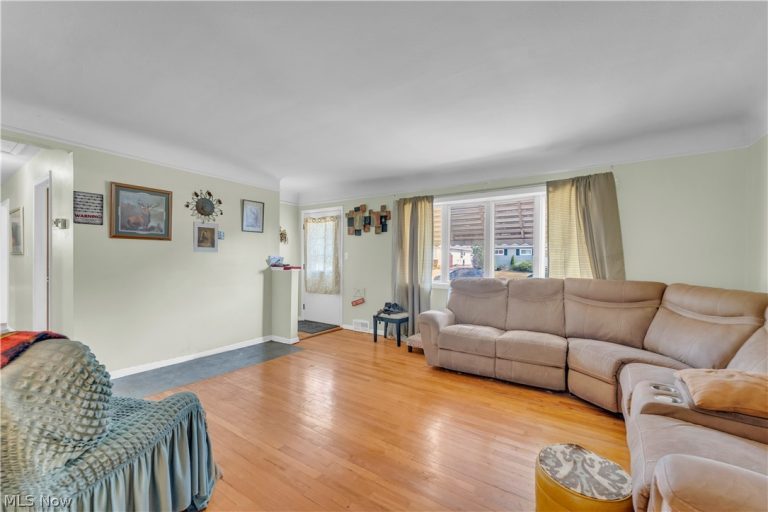 9560 Reichert Road, Parma, OH - Photo 4