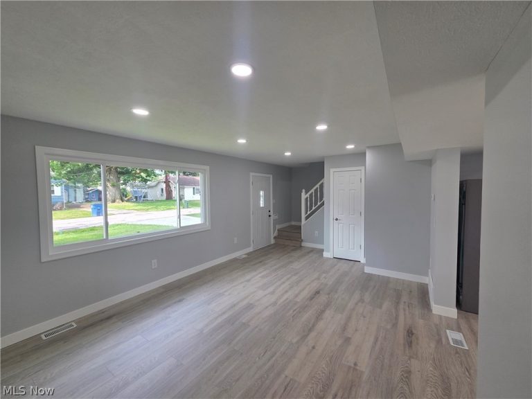203 Paxton Road, Eastlake, OH - Photo 4