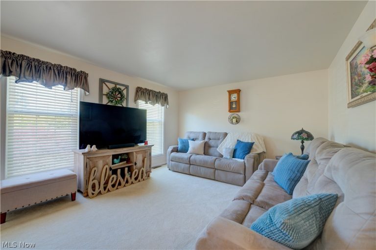 6008 Conneaut Light Drive, Vermilion, OH - Photo 3