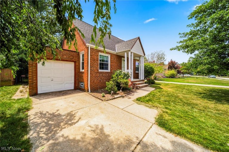 134 293rd Street, Willowick, OH - Photo 3