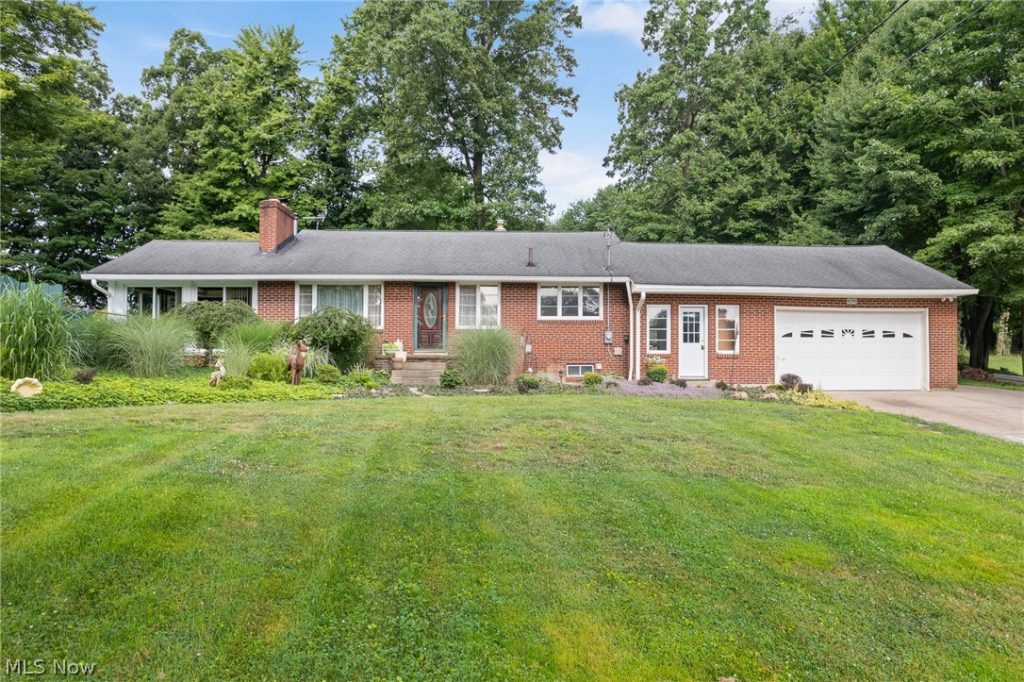 4290 Woodedge Boulevard, New Franklin, OH