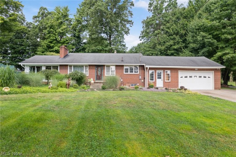 4290 Woodedge Boulevard, New Franklin, OH, 44319