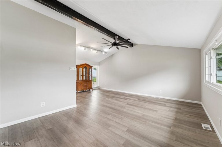 6269 Sylvia Court, Brook Park, OH - Photo 4