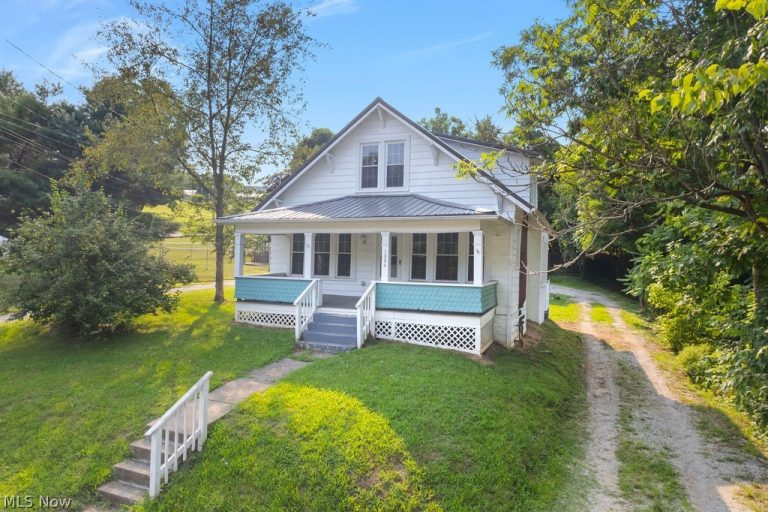 1304 Division Street, Parkersburg, WV - Photo 2