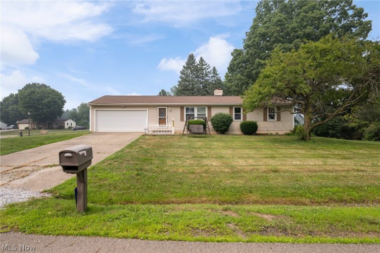 8311 Parkford Street, Massillon, OH - Photo 2