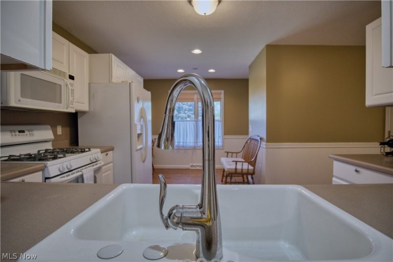 1108 Shadow Ridge Drive, Niles, OH - Photo 6