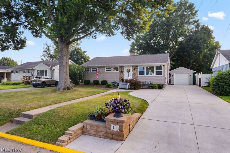 418 Dodge Avenue, Williamstown, WV - Photo 2