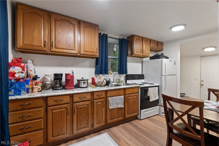 216 Pennsylvania Avenue, Sebring, OH - Photo 5