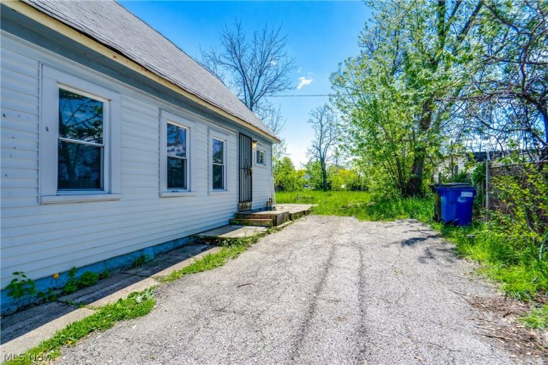 12937 Erwin Avenue, Cleveland, OH - Photo 2