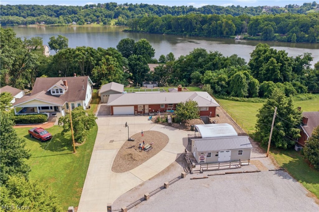1715-1717 Washington Blvd, Belpre, OH