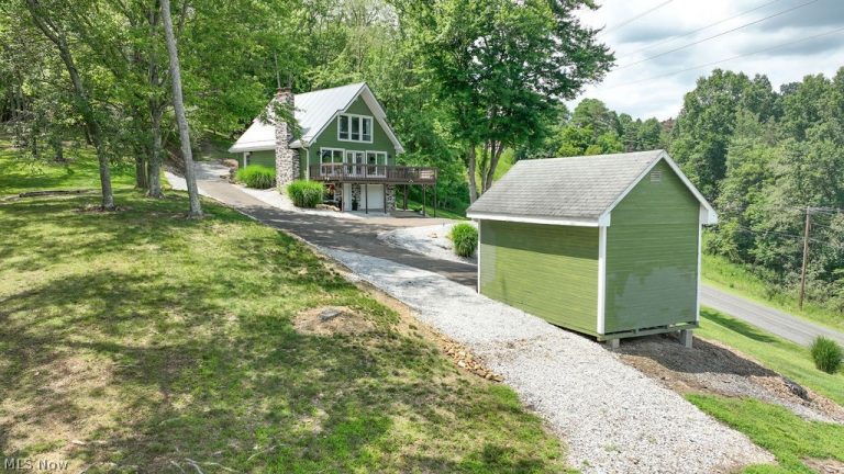 35 Niagara Trail, Malvern, OH - Photo 2