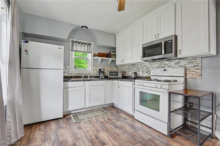 470 Secrist Lane, Girard, OH - Photo 4