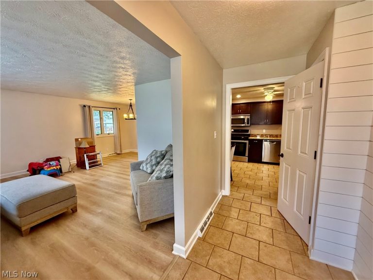 5687 Lancaster Drive, Brooklyn Heights, OH - Photo 6