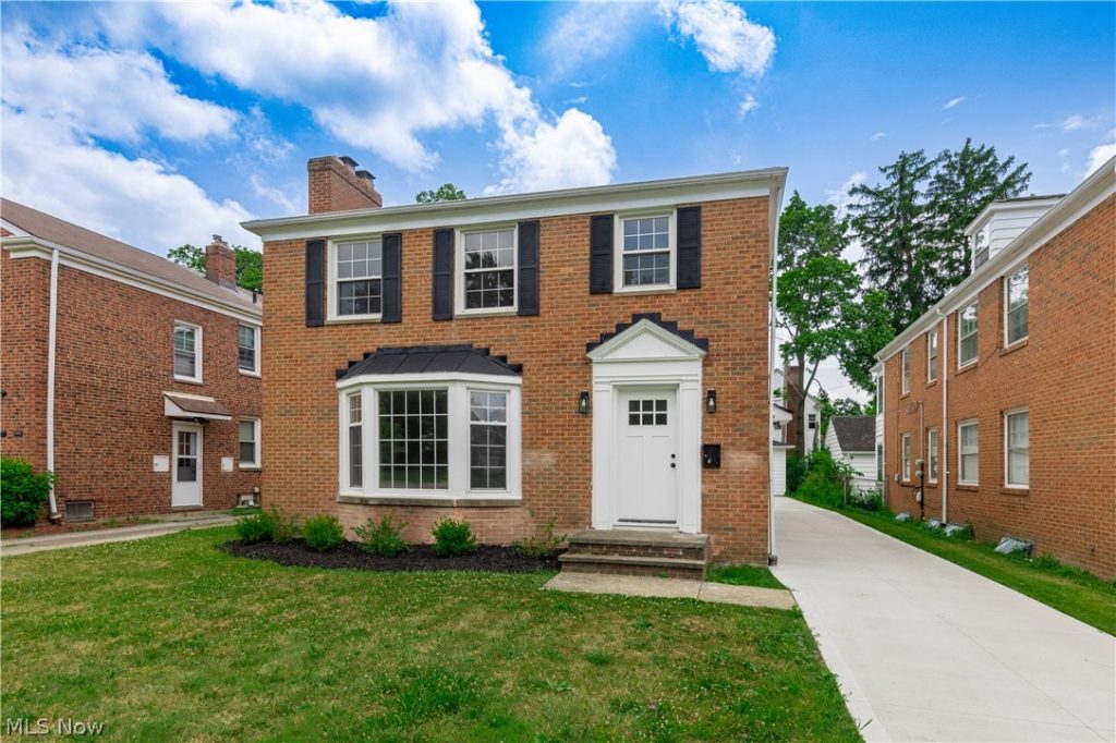 17606 Chagrin Boulevard, Shaker Heights, OH