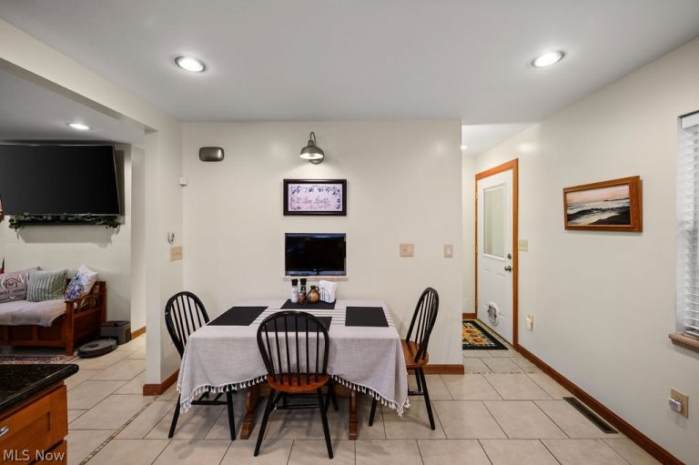 418 Dodge Avenue, Williamstown, WV - Photo 8