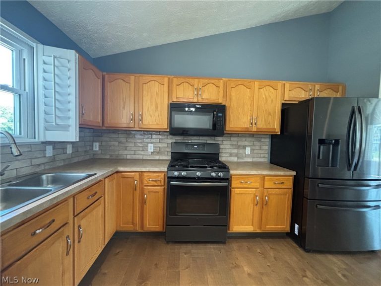 5788 Breezeway Drive, North Ridgeville, OH - Photo 2