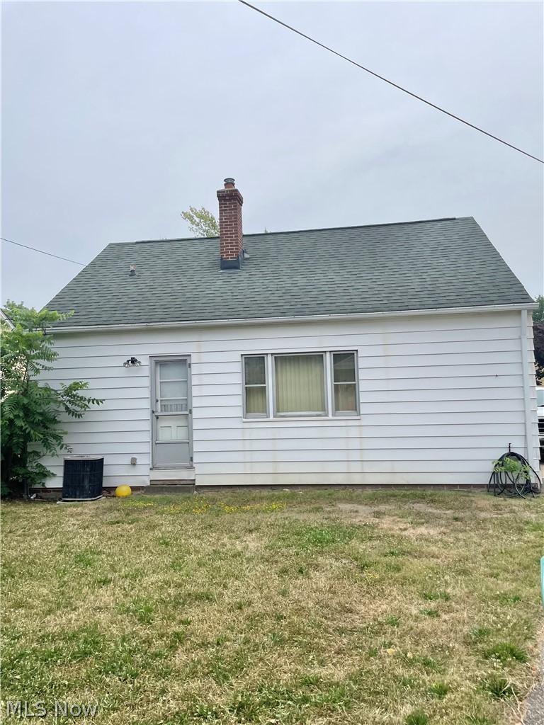18807 Longview Avenue, Maple Heights, OH - Photo 2
