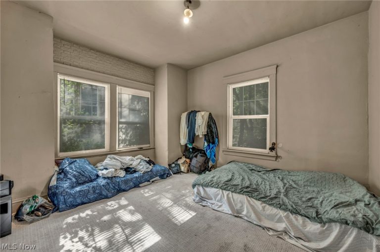 9822 Raymond Avenue, Cleveland, OH - Photo 6