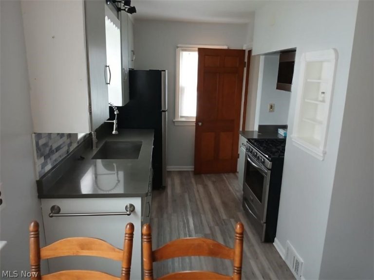 3203 Tuxedo, Parma, OH - Photo 3