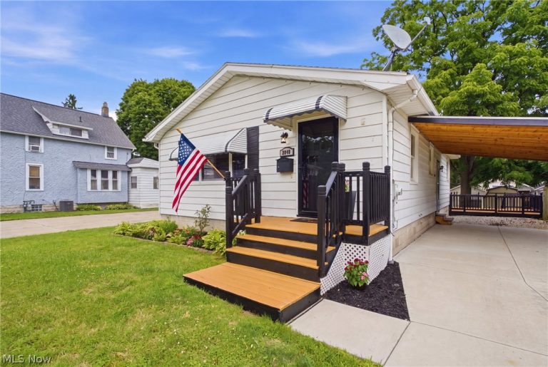 2849 Hudson Drive, Cuyahoga Falls, OH - Photo 2
