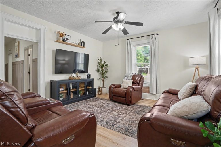 704 Pomeroy Pike, Belpre, OH - Photo 3