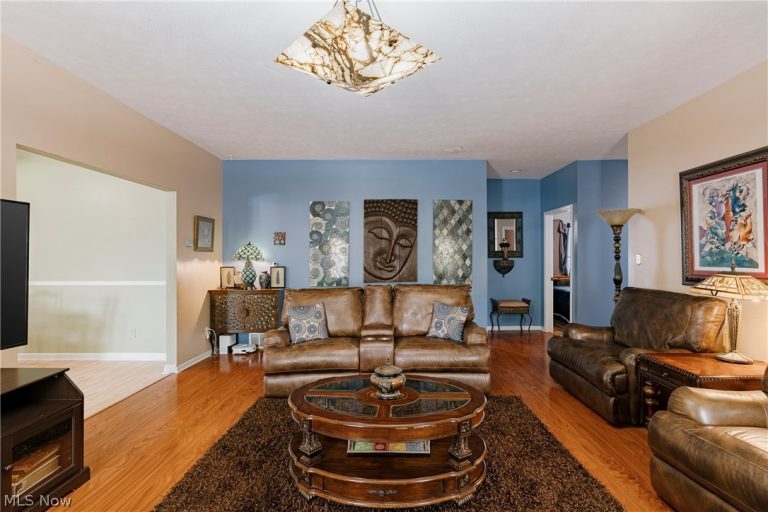 6306 Meadowbrook Road, Garfield Heights, OH - Photo 8