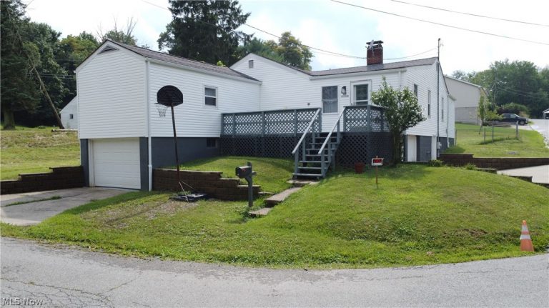 103 Jefferson Street, St Clairsville, OH - Photo 2