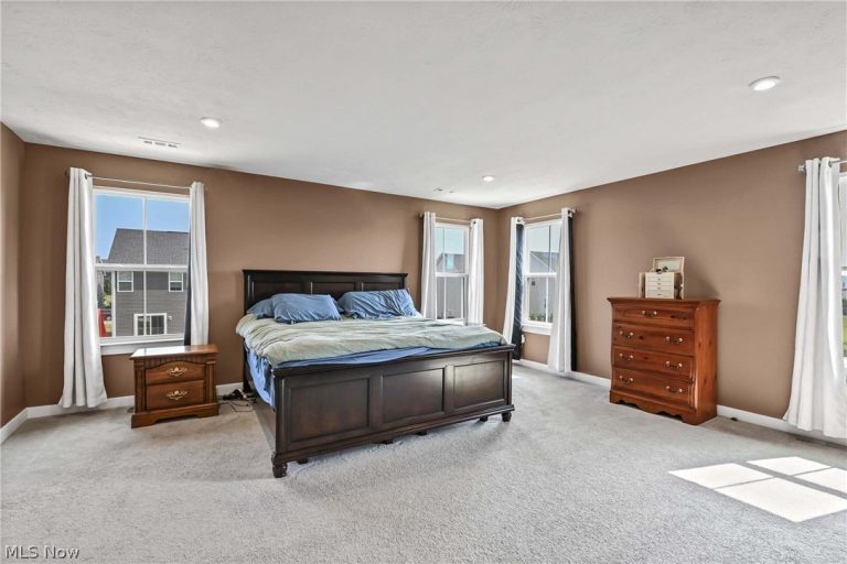 36270 Jannie Lane, North Ridgeville, OH - Photo 4