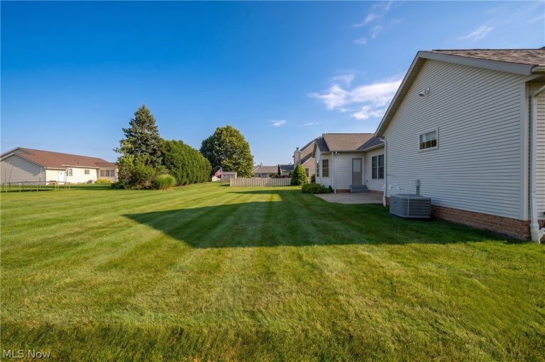 767 Mesa Verde Drive, Barberton, OH - Photo 6