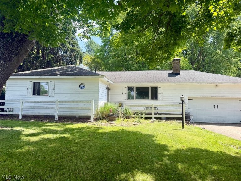2597 Seifert Lewis Road, Hubbard, OH - Photo 2