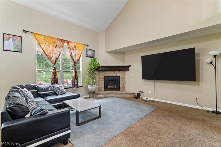 2693 Superior Drive, Uniontown, OH - Photo 4