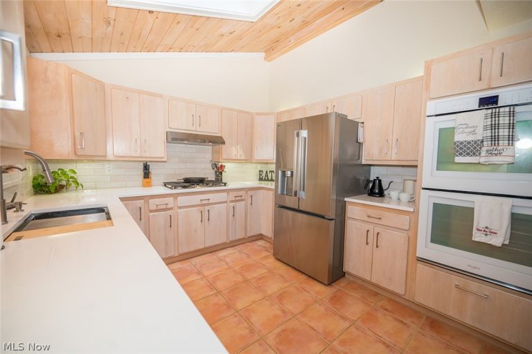 10676 Prouty Road, Concord Twp, OH - Photo 5