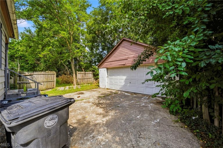 10929 Tacoma Avenue, Cleveland, OH - Photo 4
