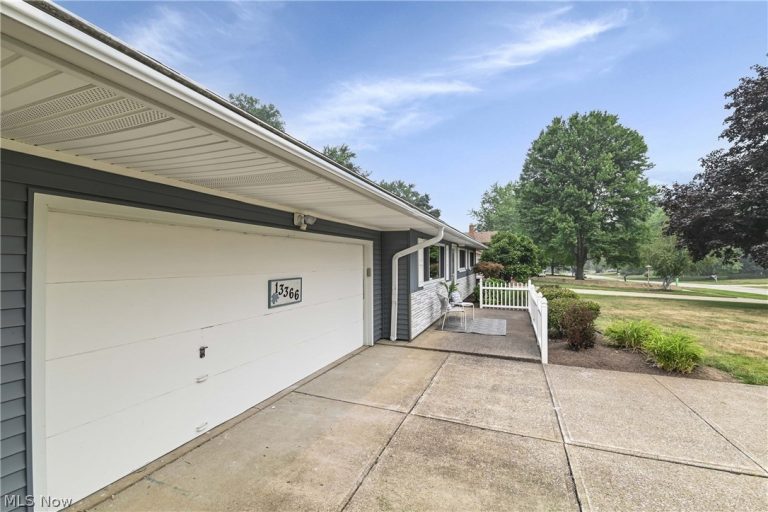13366 Richards Drive, Strongsville, OH - Photo 3