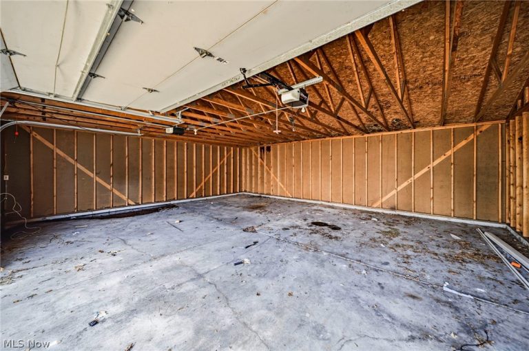 9512 Easton Avenue, Cleveland, OH - Photo 4