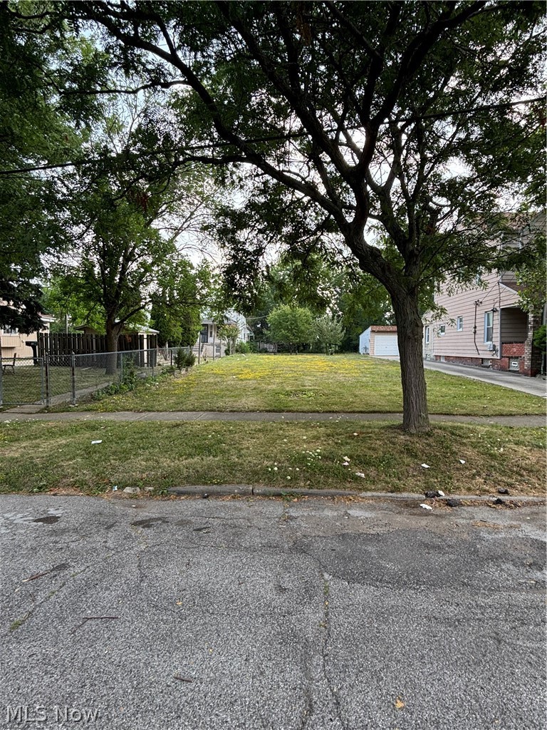 829 Whitcomb Road, Cleveland, OH