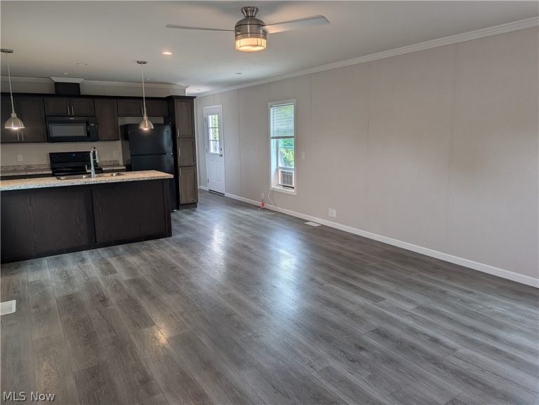 230 Edgecliff Circle #47, Elyria, OH - Photo 6