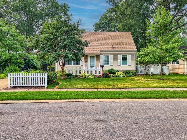 830 Monroe Avenue, Cuyahoga Falls, OH, 44221
