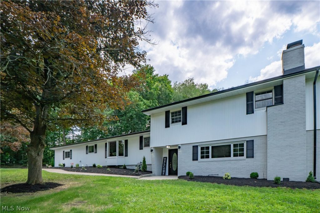 510 Lourdes Drive, Cuyahoga Falls, OH