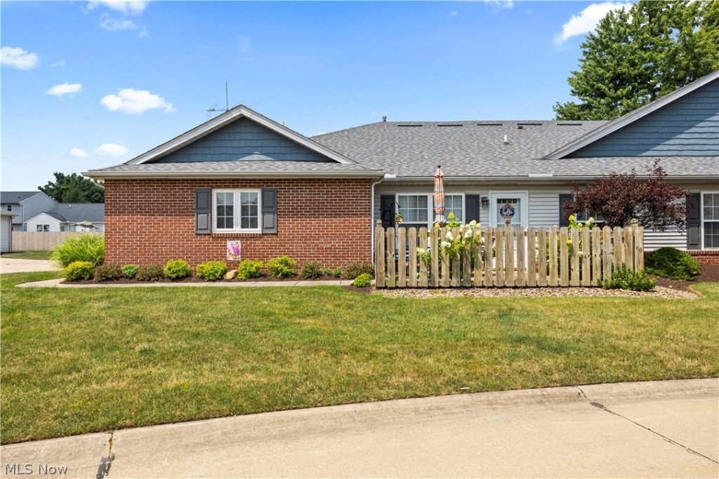 519 Heather Woods Drive, Elyria, OH