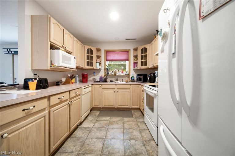 23210 Bennington Hamlet Circle, Euclid, OH - Photo 8