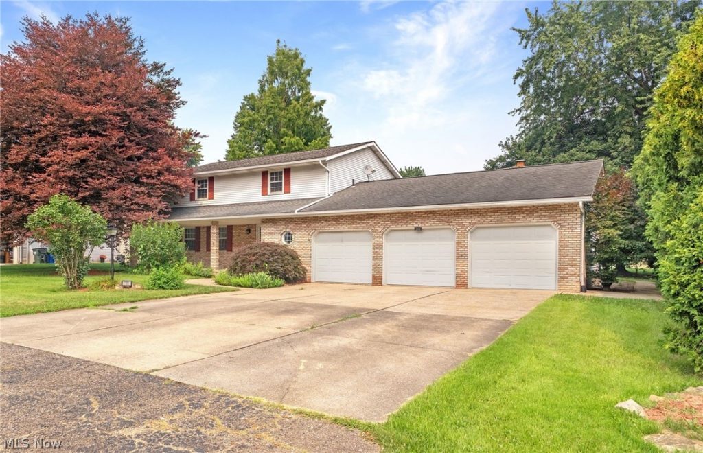 7351 Ashburton Circle, North Canton, OH