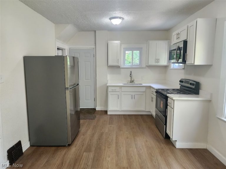 12905 Watterson Avenue, Cleveland, OH - Photo 2