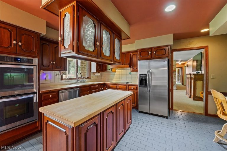 8243 North Lima Road, Poland, OH - Photo 6