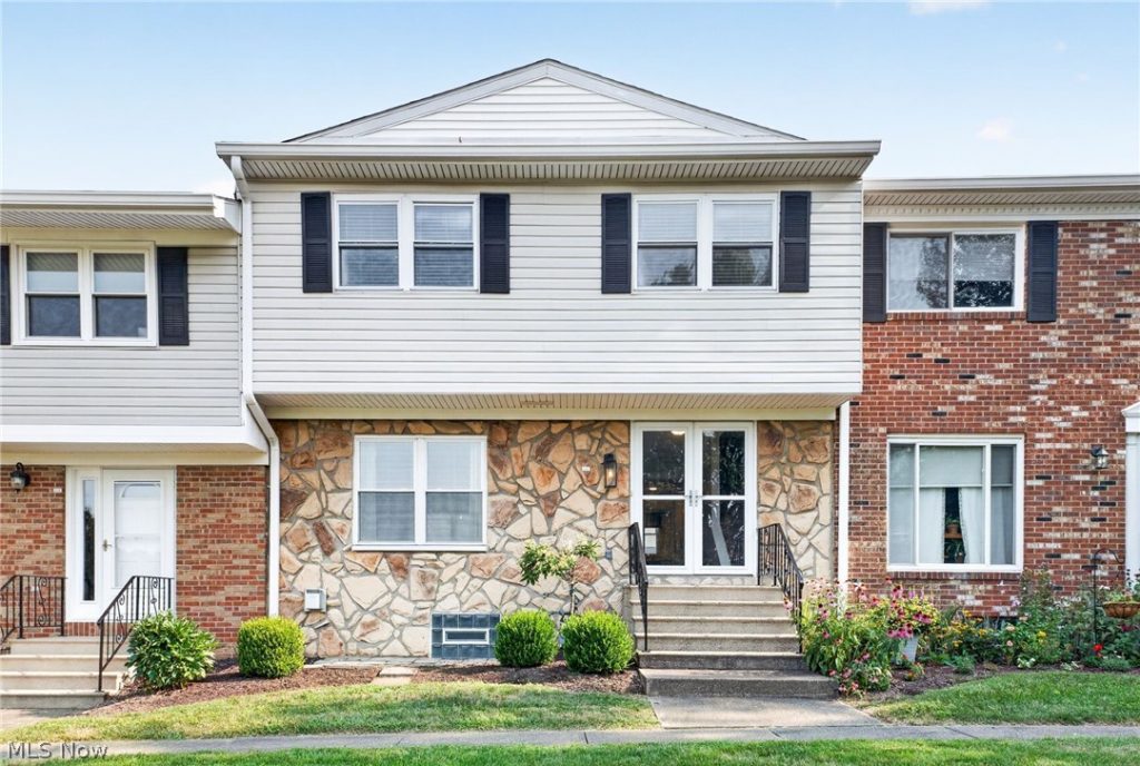 2040 Carlile Drive, Uniontown, OH