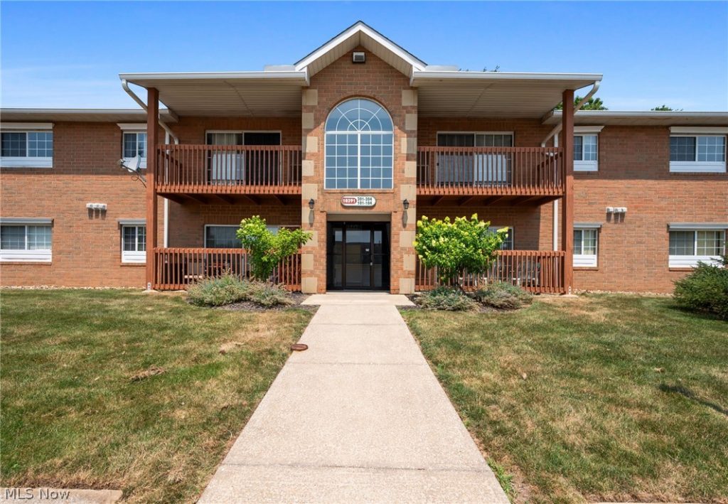 10391 Glenway Drive #202, Twinsburg, OH